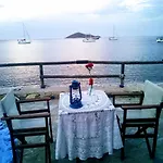 Paradisso Aparthotel 3*