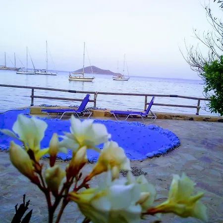 Paradisso Aparthotel 3*