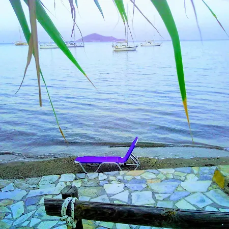 Paradisso מלון דירות Vromolithos