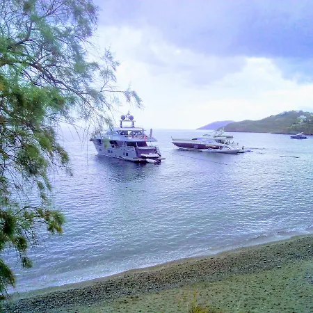 מלון דירות Paradisso 3*